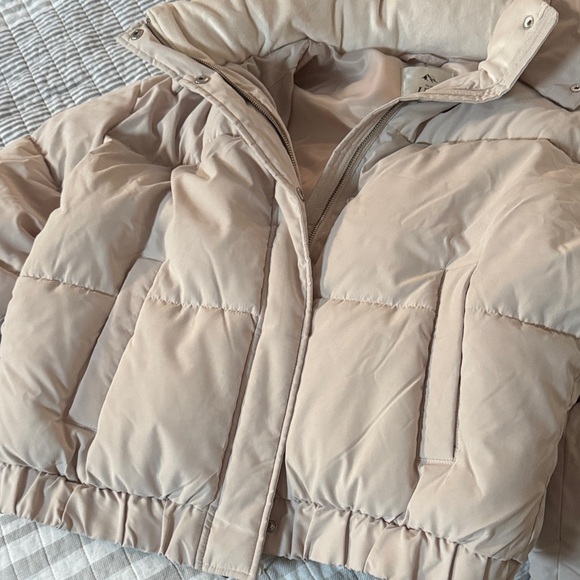 Abercrombie & Fitch Women's Beige Puffer Jacket - Picture 12 of 15